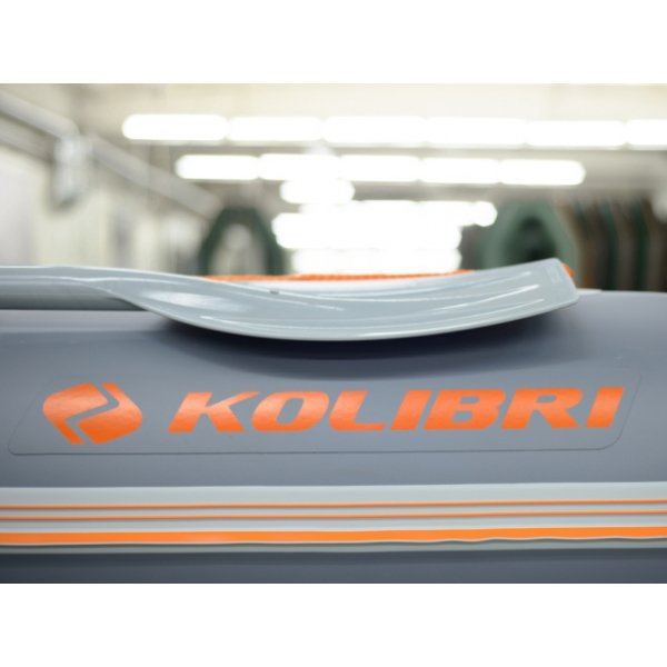 Kolibri КМ-450DSL надувная моторная лодка (фанерный пайол) светло-серый Колибри КМ-450ДСЛ